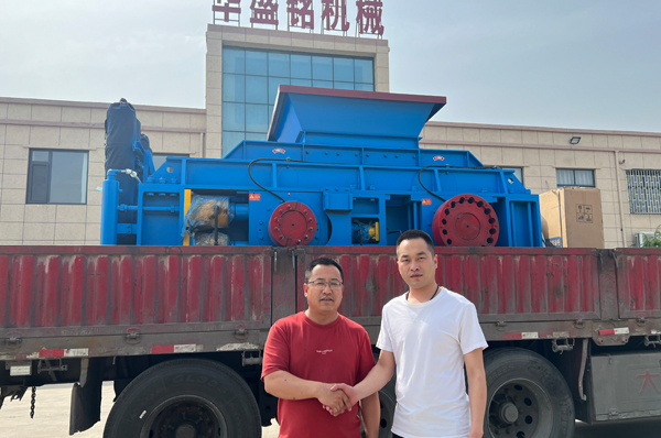 河南(nan)客戶試機(ji)后(hou)決(jue)定(ding)投産(chan)液壓對輥機(ji)